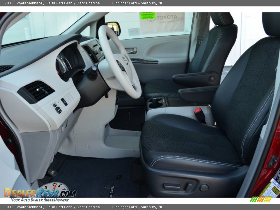 2013 Toyota Sienna SE Salsa Red Pearl / Dark Charcoal Photo #10