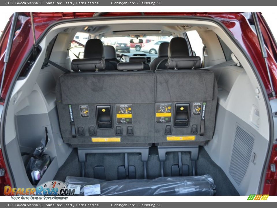 2013 Toyota Sienna SE Salsa Red Pearl / Dark Charcoal Photo #14