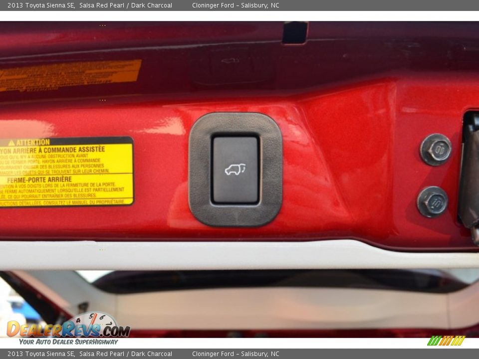 2013 Toyota Sienna SE Salsa Red Pearl / Dark Charcoal Photo #15