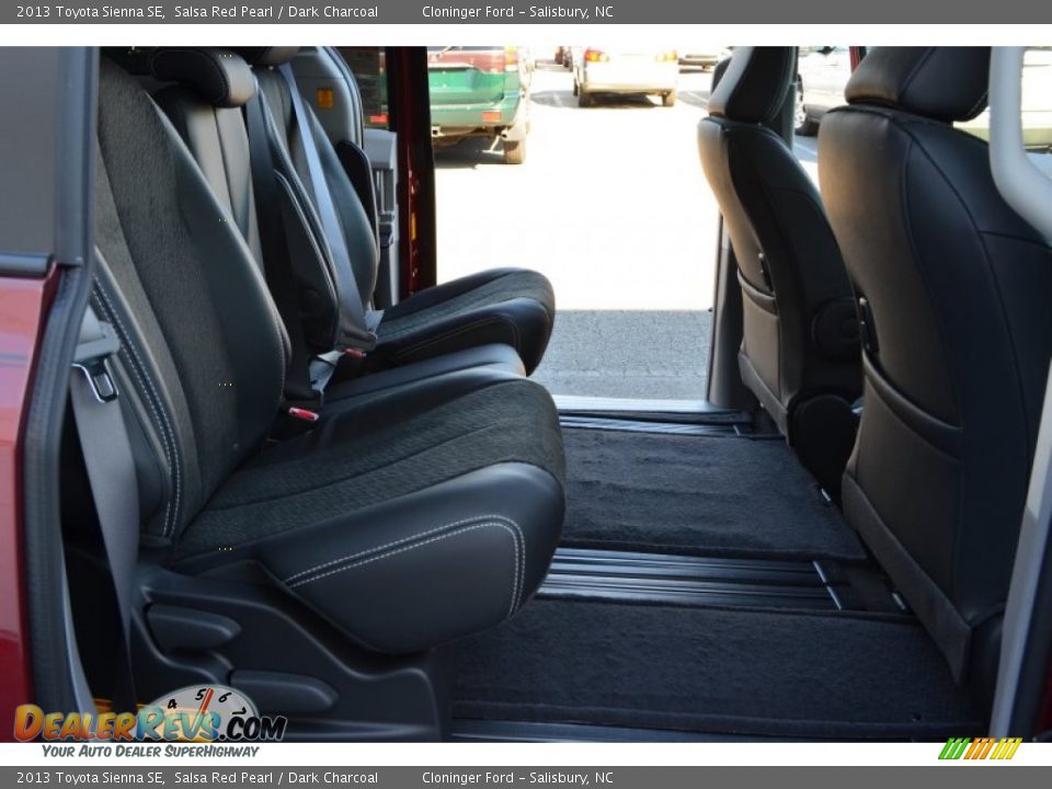 2013 Toyota Sienna SE Salsa Red Pearl / Dark Charcoal Photo #16