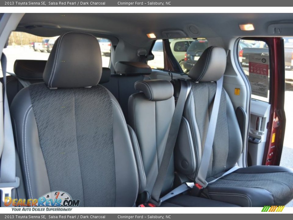 2013 Toyota Sienna SE Salsa Red Pearl / Dark Charcoal Photo #17