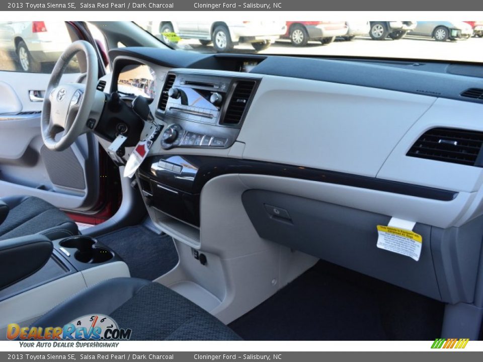 2013 Toyota Sienna SE Salsa Red Pearl / Dark Charcoal Photo #19