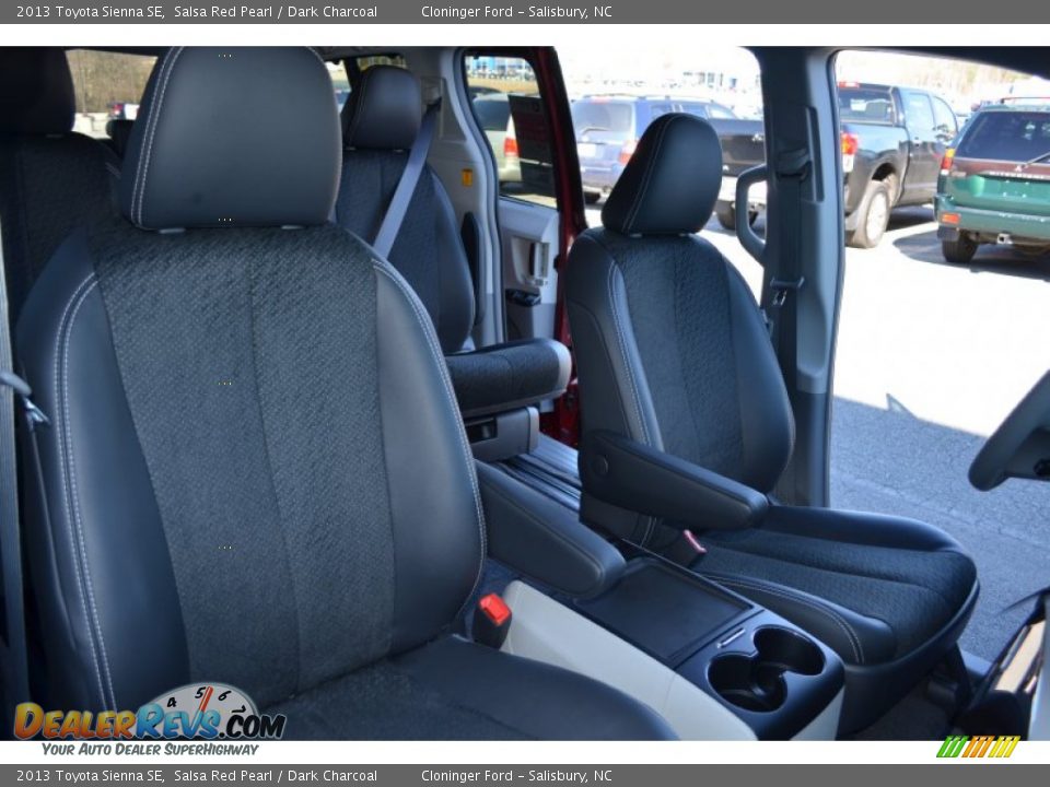 2013 Toyota Sienna SE Salsa Red Pearl / Dark Charcoal Photo #21