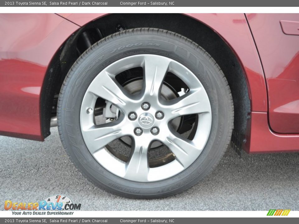 2013 Toyota Sienna SE Salsa Red Pearl / Dark Charcoal Photo #22