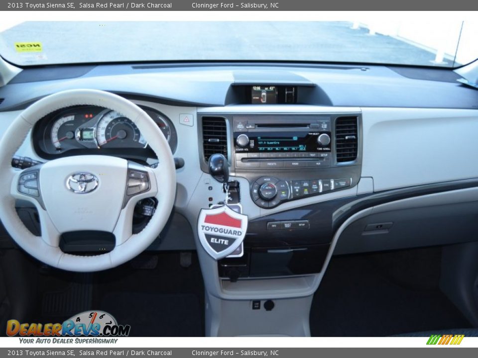 2013 Toyota Sienna SE Salsa Red Pearl / Dark Charcoal Photo #24