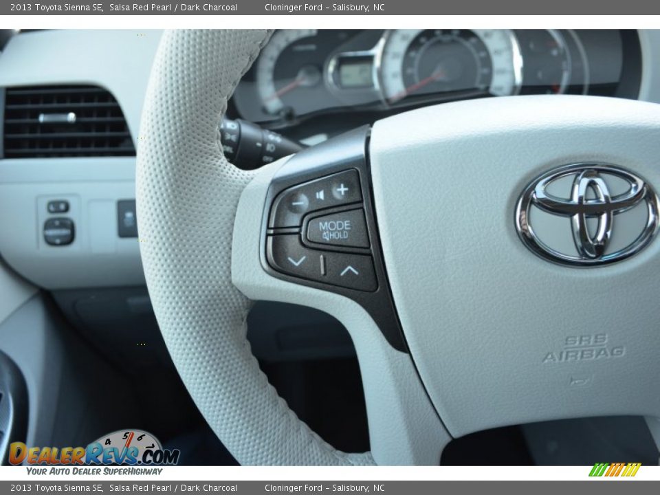 2013 Toyota Sienna SE Salsa Red Pearl / Dark Charcoal Photo #28