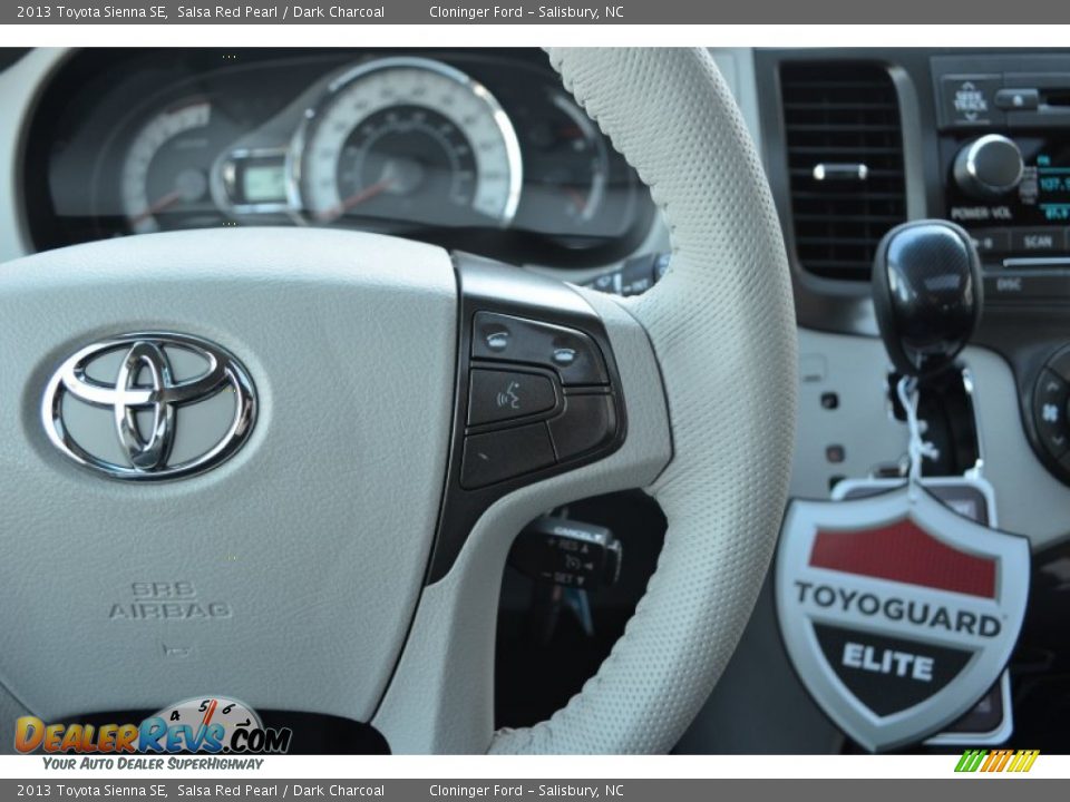 2013 Toyota Sienna SE Salsa Red Pearl / Dark Charcoal Photo #29