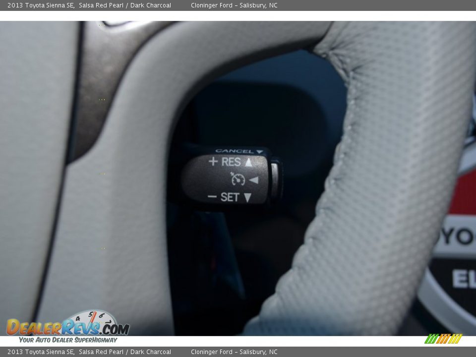 2013 Toyota Sienna SE Salsa Red Pearl / Dark Charcoal Photo #30