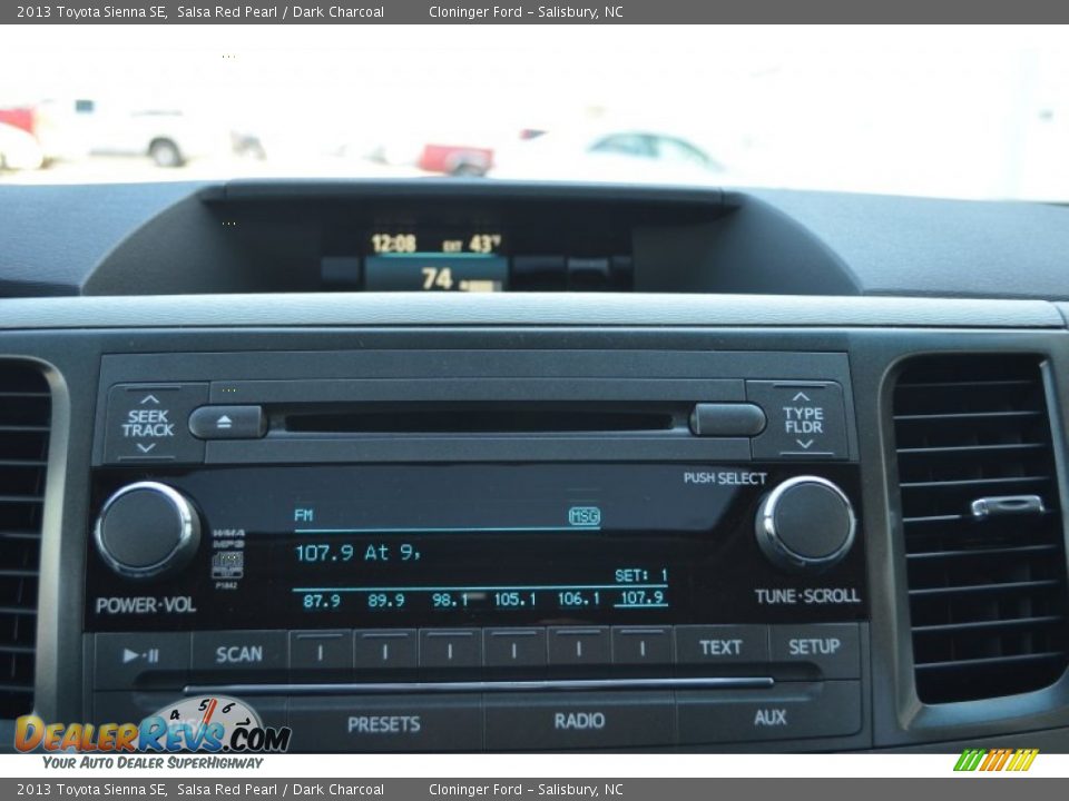 2013 Toyota Sienna SE Salsa Red Pearl / Dark Charcoal Photo #32