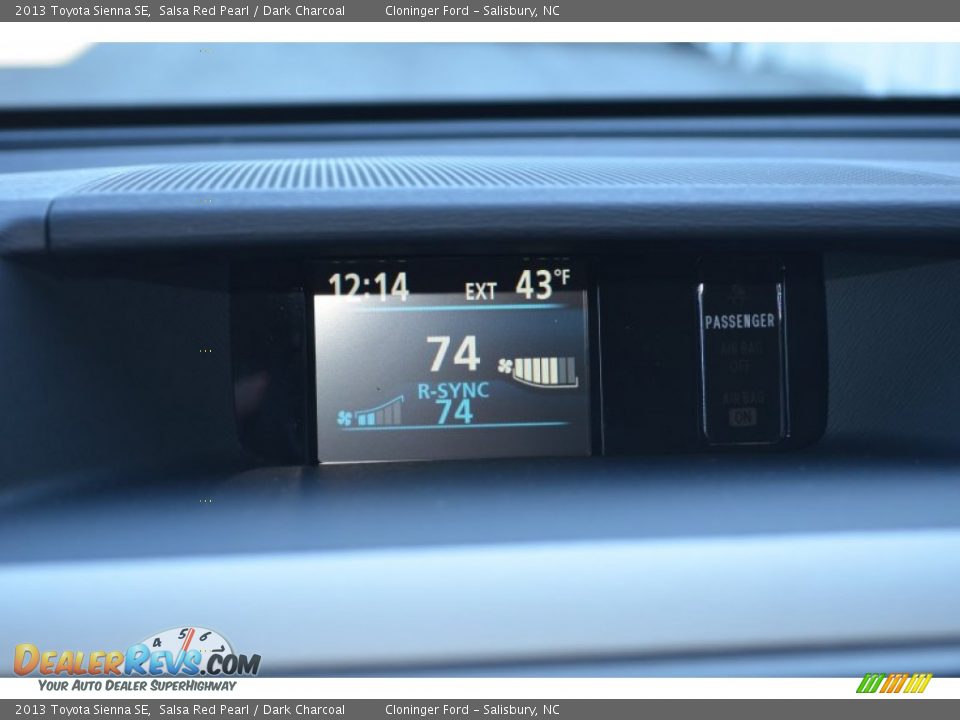 2013 Toyota Sienna SE Salsa Red Pearl / Dark Charcoal Photo #33