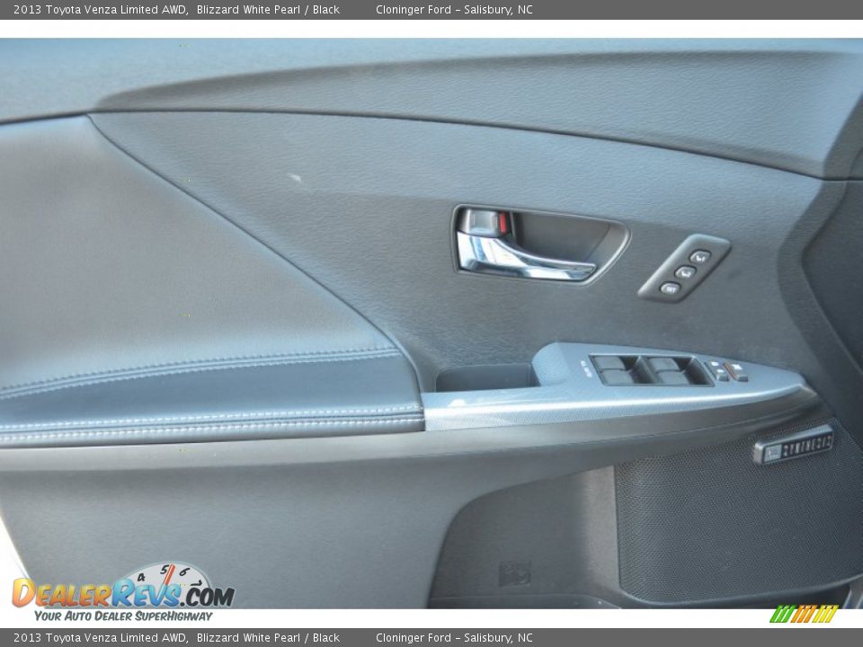 2013 Toyota Venza Limited AWD Blizzard White Pearl / Black Photo #8