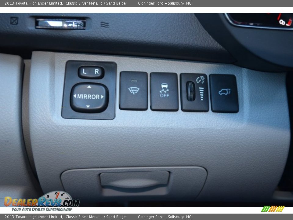 2013 Toyota Highlander Limited Classic Silver Metallic / Sand Beige Photo #28