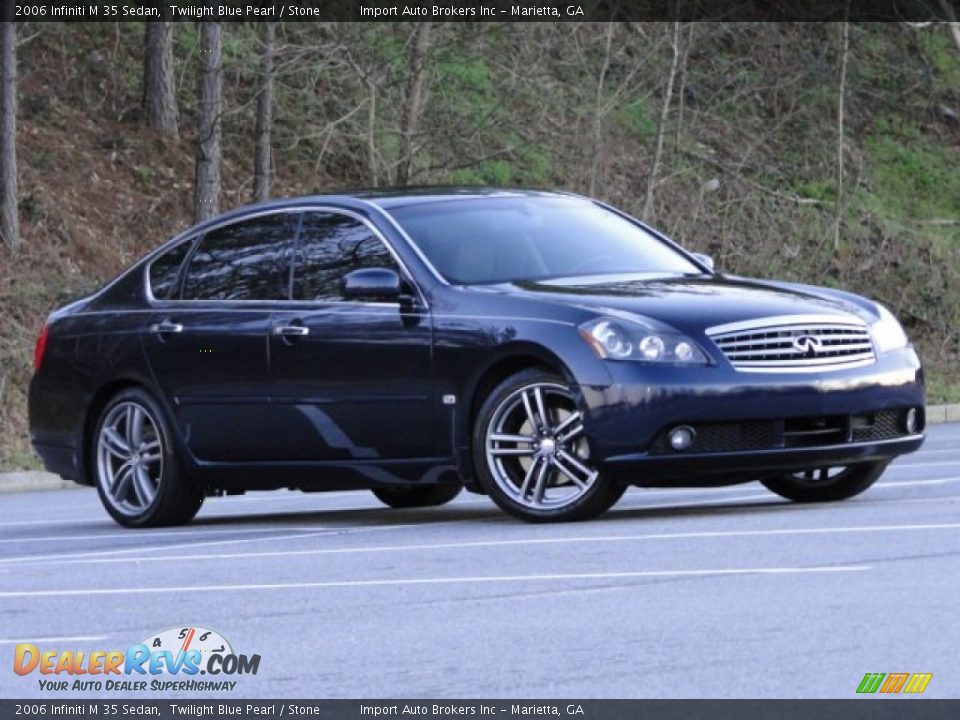 Front 3/4 View of 2006 Infiniti M 35 Sedan Photo #4
