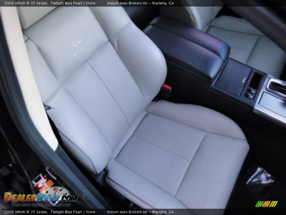 Front Seat of 2006 Infiniti M 35 Sedan Photo #18