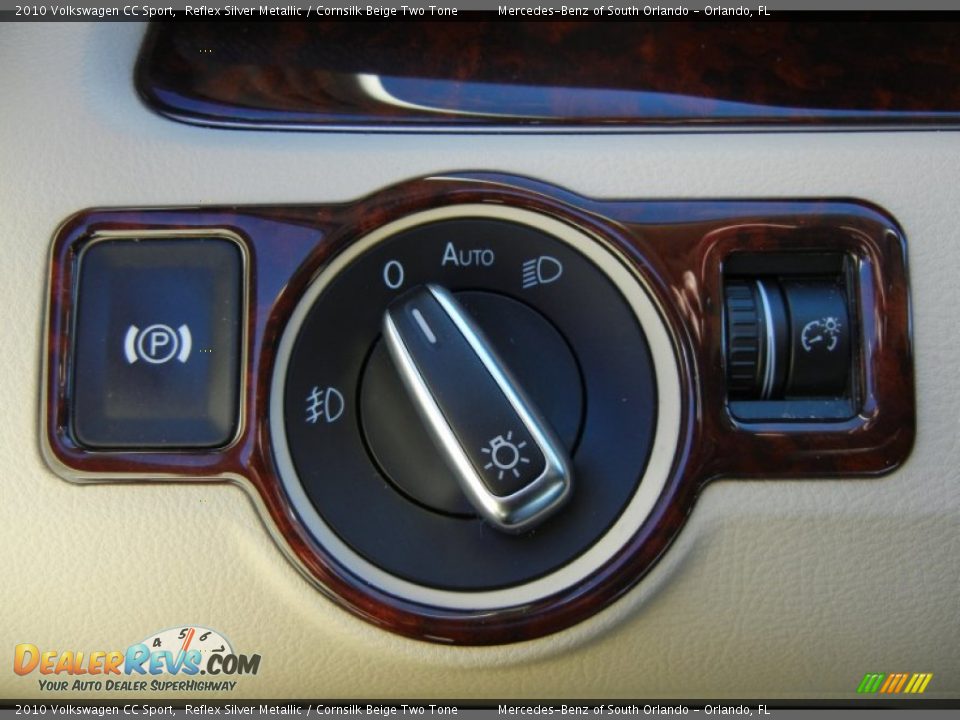 2010 Volkswagen CC Sport Reflex Silver Metallic / Cornsilk Beige Two Tone Photo #24