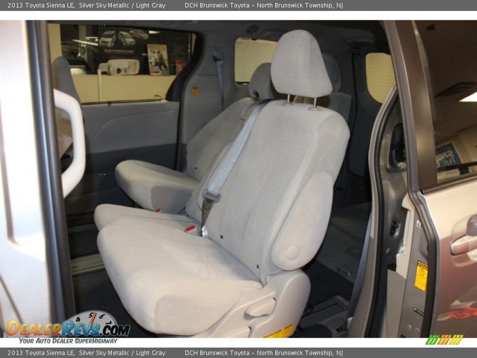 2013 Toyota Sienna LE Silver Sky Metallic / Light Gray Photo #13