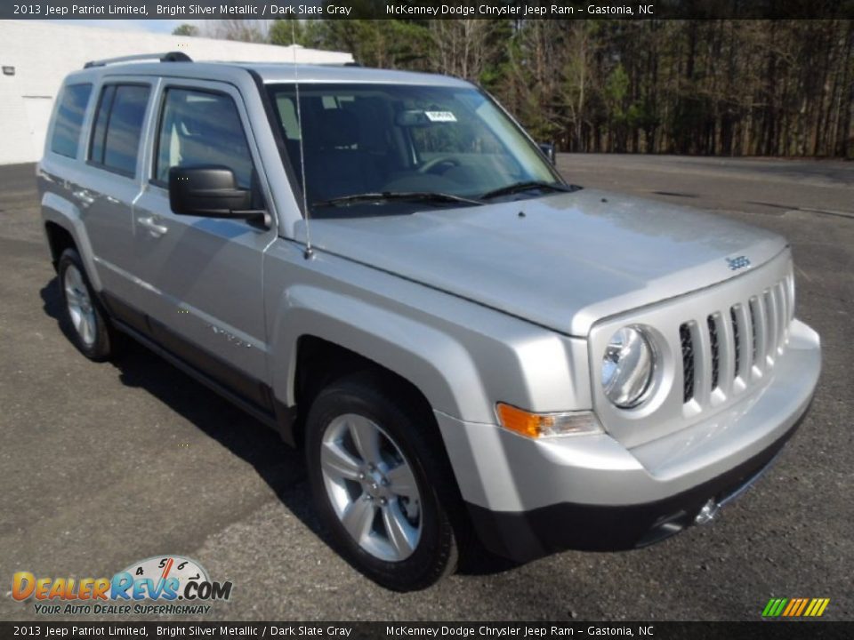 Front 3/4 View of 2013 Jeep Patriot Limited Photo #1
