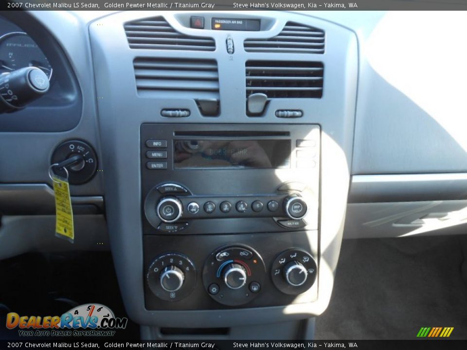 Controls of 2007 Chevrolet Malibu LS Sedan Photo #19