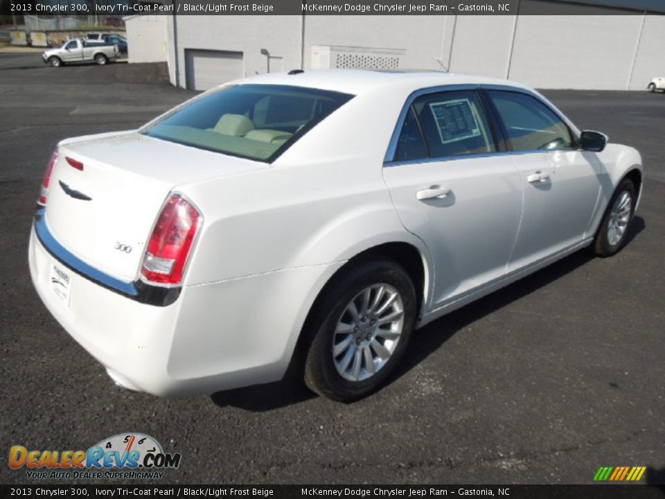 2013 Chrysler 300 Ivory Tri-Coat Pearl / Black/Light Frost Beige Photo #5