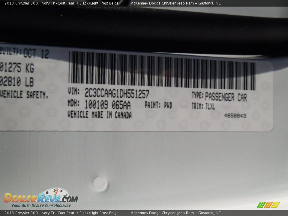 2013 Chrysler 300 Ivory Tri-Coat Pearl / Black/Light Frost Beige Photo #7