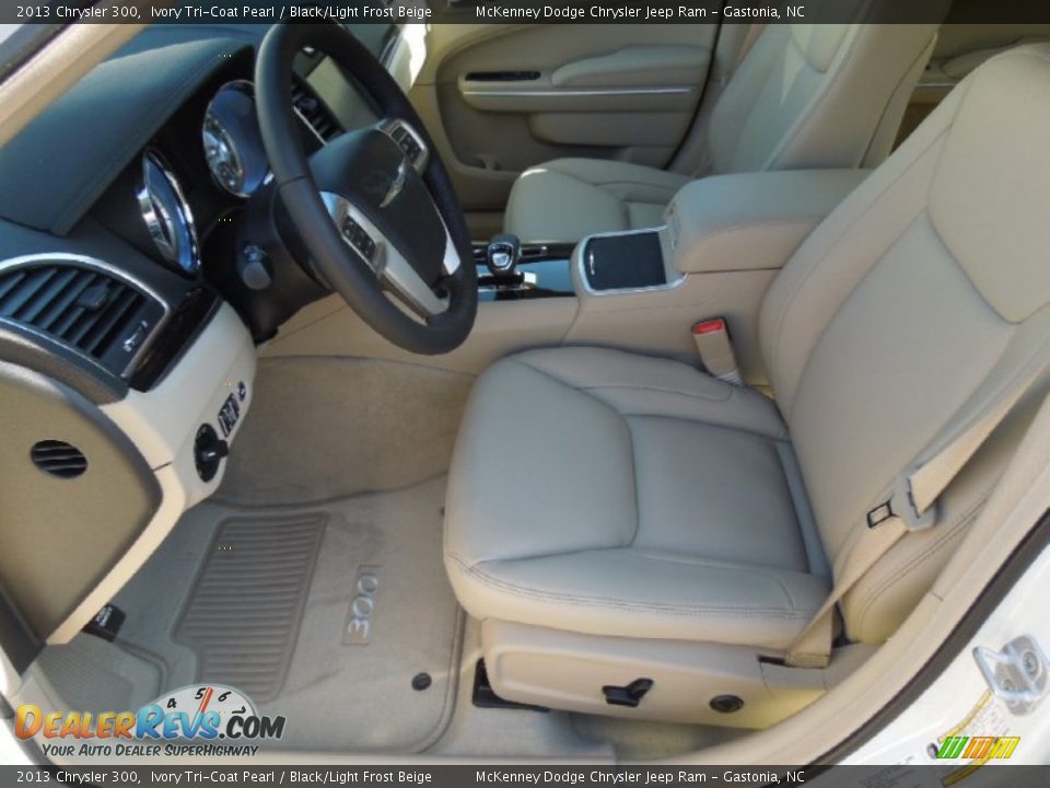 2013 Chrysler 300 Ivory Tri-Coat Pearl / Black/Light Frost Beige Photo #8