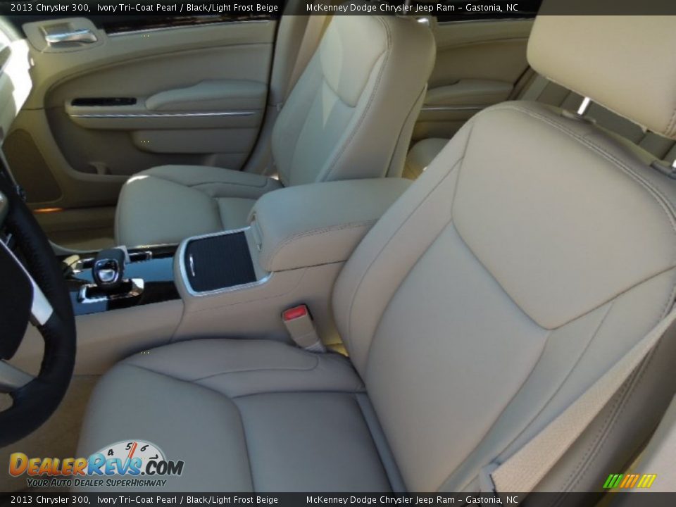 2013 Chrysler 300 Ivory Tri-Coat Pearl / Black/Light Frost Beige Photo #9