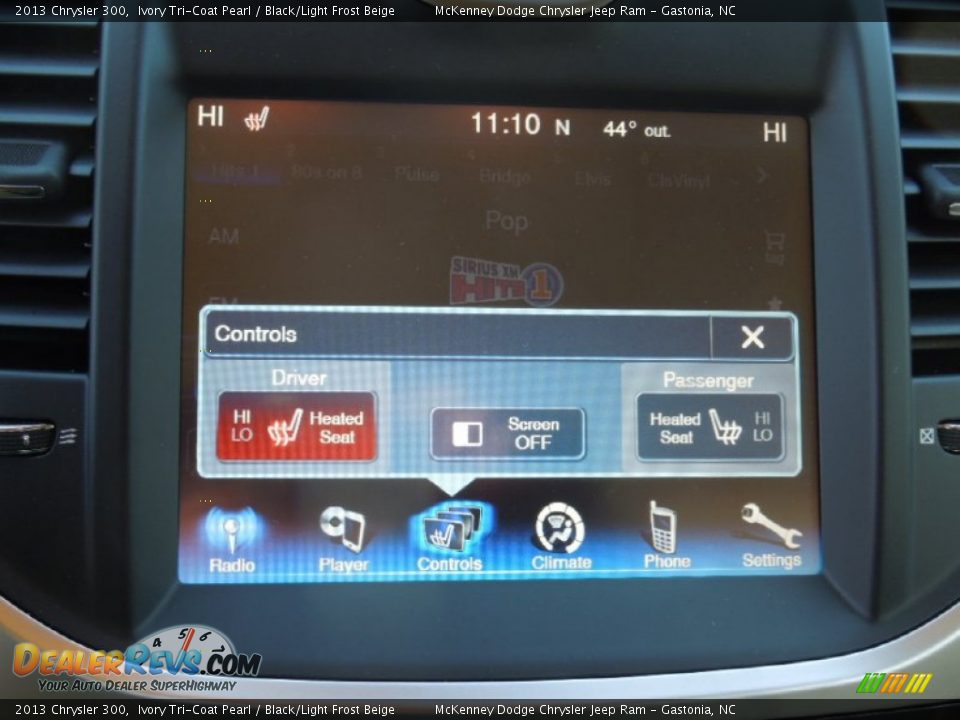 2013 Chrysler 300 Ivory Tri-Coat Pearl / Black/Light Frost Beige Photo #17