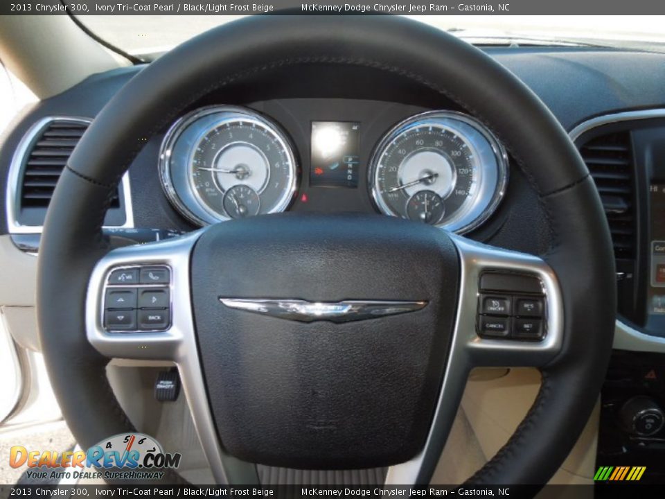 2013 Chrysler 300 Ivory Tri-Coat Pearl / Black/Light Frost Beige Photo #18