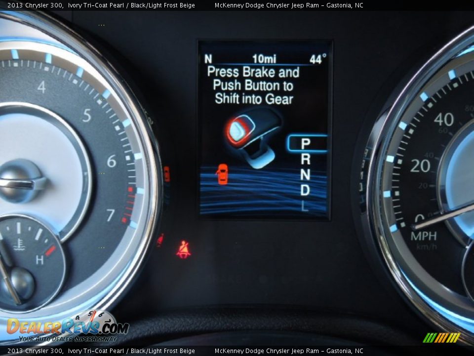 2013 Chrysler 300 Ivory Tri-Coat Pearl / Black/Light Frost Beige Photo #19