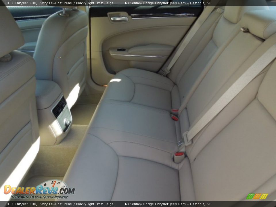 2013 Chrysler 300 Ivory Tri-Coat Pearl / Black/Light Frost Beige Photo #20