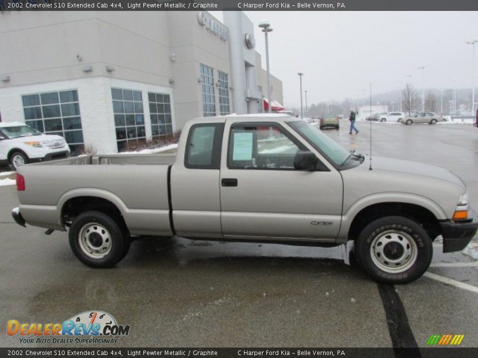 2002 Chevrolet S10 Extended Cab 4x4 Light Pewter Metallic / Graphite Photo #2