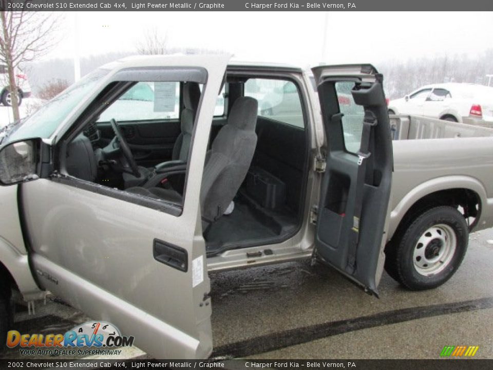 2002 Chevrolet S10 Extended Cab 4x4 Light Pewter Metallic / Graphite Photo #8