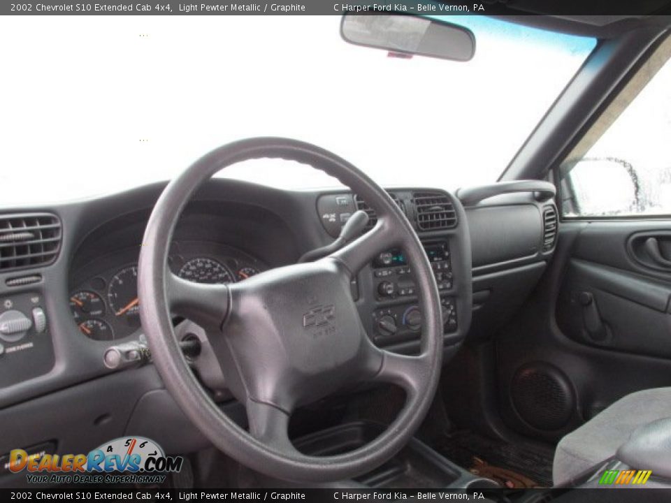 2002 Chevrolet S10 Extended Cab 4x4 Light Pewter Metallic / Graphite Photo #10