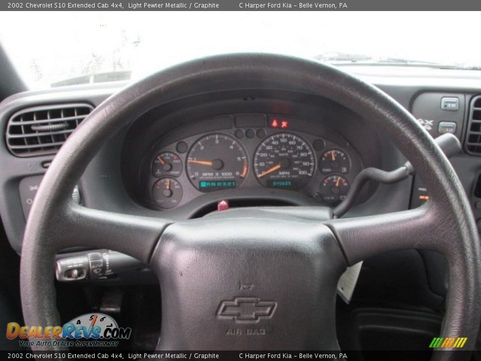 2002 Chevrolet S10 Extended Cab 4x4 Light Pewter Metallic / Graphite Photo #15