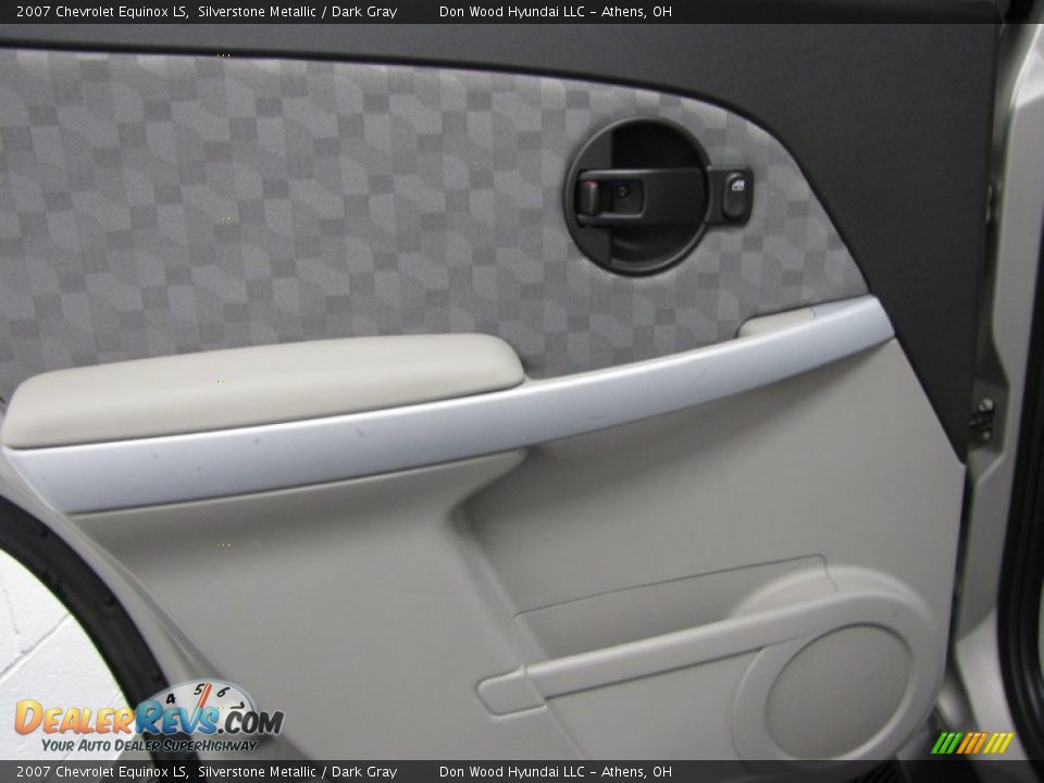 2007 Chevrolet Equinox LS Silverstone Metallic / Dark Gray Photo #11