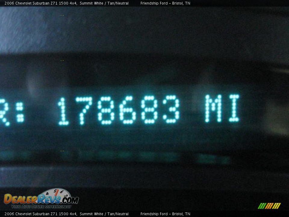 2006 Chevrolet Suburban Z71 1500 4x4 Summit White / Tan/Neutral Photo #33