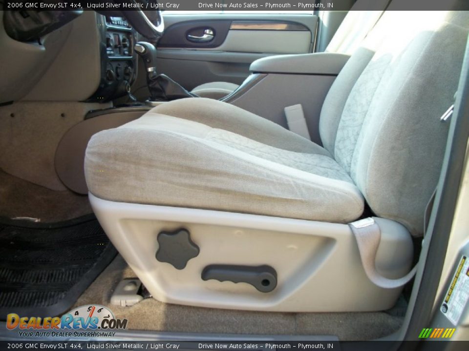 2006 GMC Envoy SLT 4x4 Liquid Silver Metallic / Light Gray Photo #4