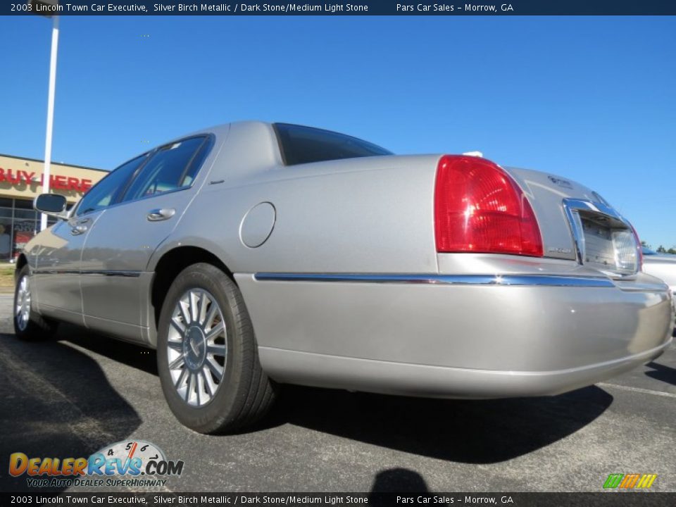 2003 Lincoln Town Car Executive Silver Birch Metallic / Dark Stone/Medium Light Stone Photo #2