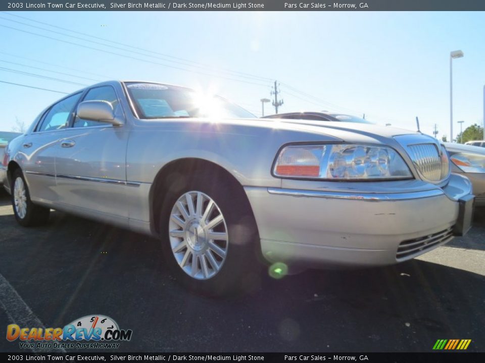 2003 Lincoln Town Car Executive Silver Birch Metallic / Dark Stone/Medium Light Stone Photo #4