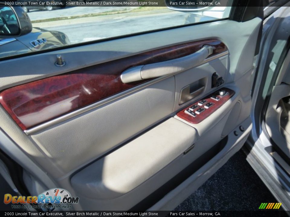 2003 Lincoln Town Car Executive Silver Birch Metallic / Dark Stone/Medium Light Stone Photo #7