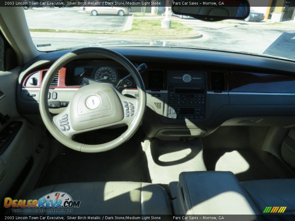 2003 Lincoln Town Car Executive Silver Birch Metallic / Dark Stone/Medium Light Stone Photo #11