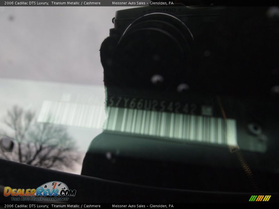 2006 Cadillac DTS Luxury Titanium Metallic / Cashmere Photo #27