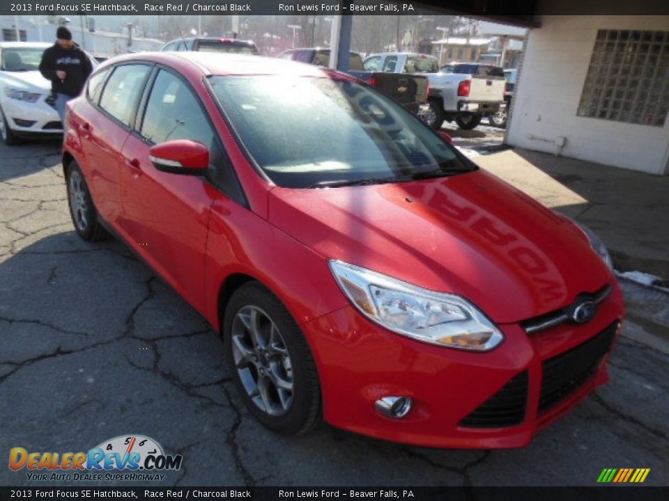 2013 Ford Focus SE Hatchback Race Red / Charcoal Black Photo #2
