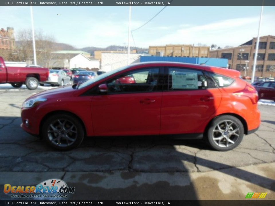2013 Ford Focus SE Hatchback Race Red / Charcoal Black Photo #5
