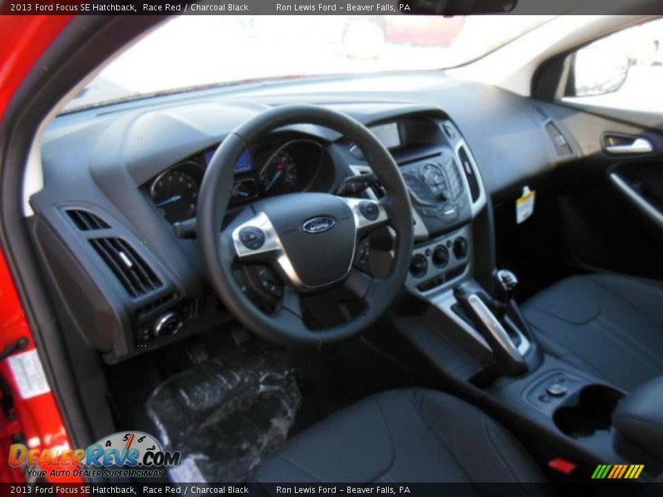 2013 Ford Focus SE Hatchback Race Red / Charcoal Black Photo #10