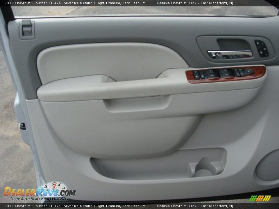 2012 Chevrolet Suburban LT 4x4 Silver Ice Metallic / Light Titanium/Dark Titanium Photo #6