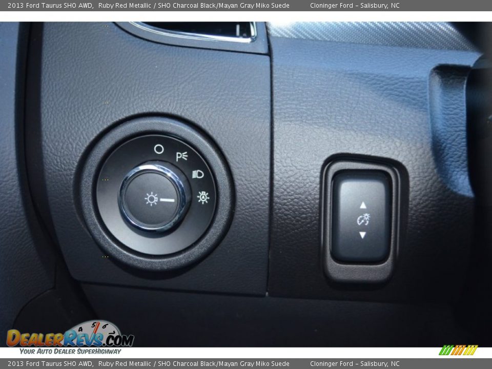 Controls of 2013 Ford Taurus SHO AWD Photo #29