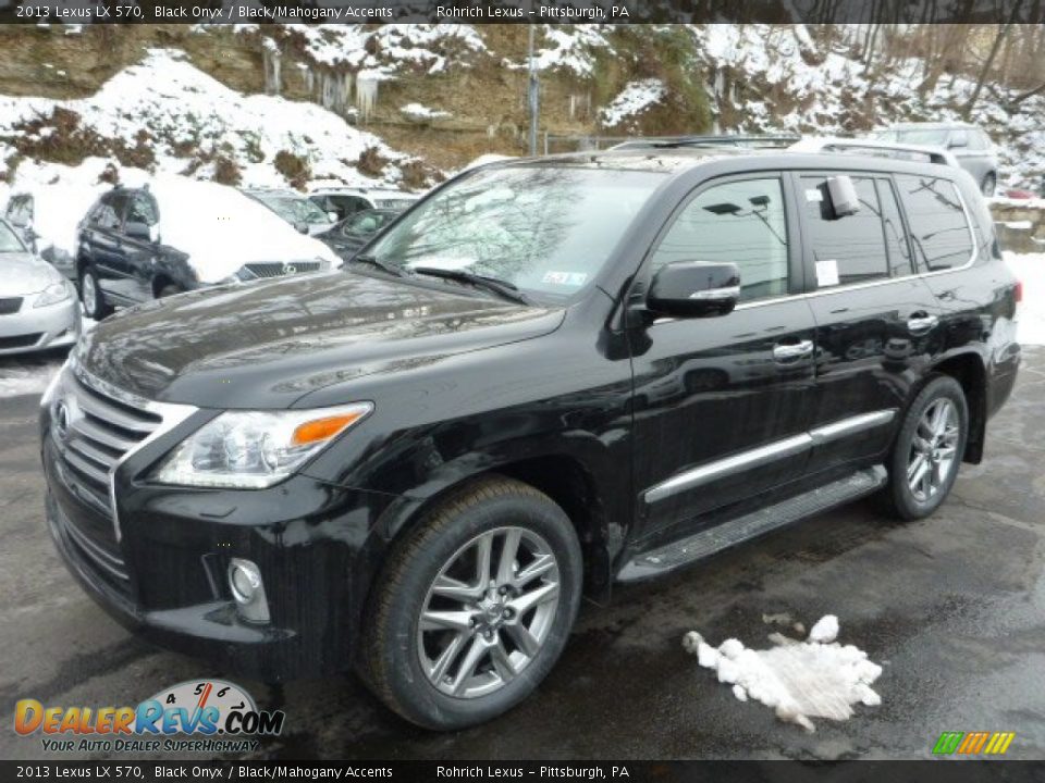 Front 3/4 View of 2013 Lexus LX 570 Photo #7