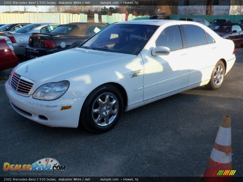 Front 3/4 View of 2002 Mercedes-Benz S 500 Sedan Photo #2