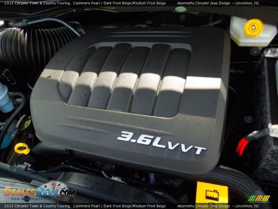 2013 Chrysler Town & Country Touring Cashmere Pearl / Dark Frost Beige/Medium Frost Beige Photo #25